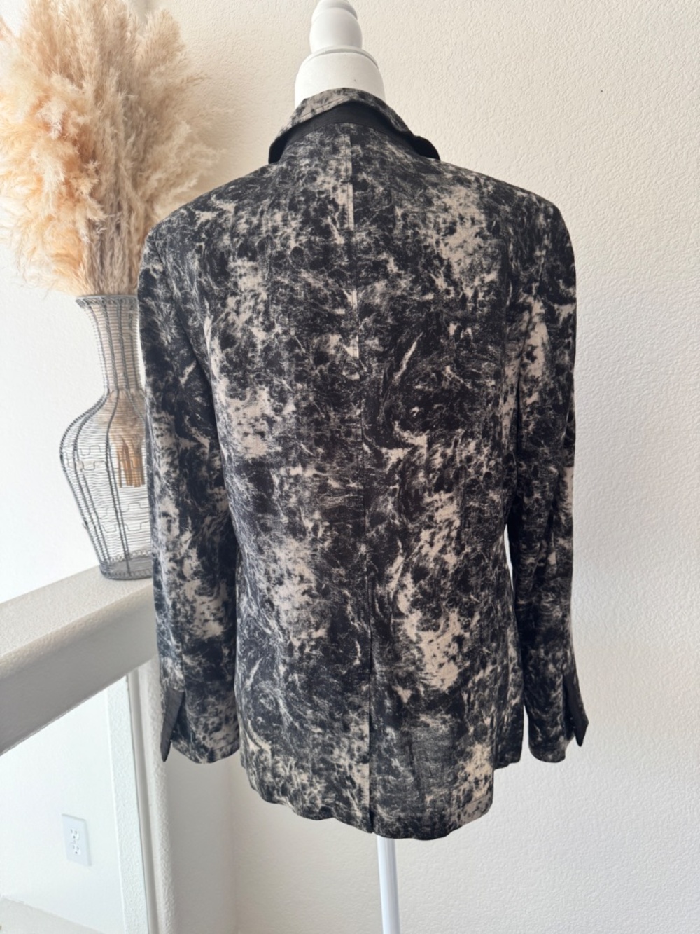 John Varvatos Jacket - mens size 46 - Picture 4 of 5